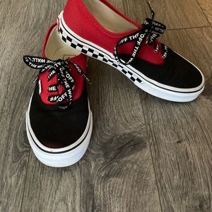 Vans boys/girls black red size 2.5 tie shoes